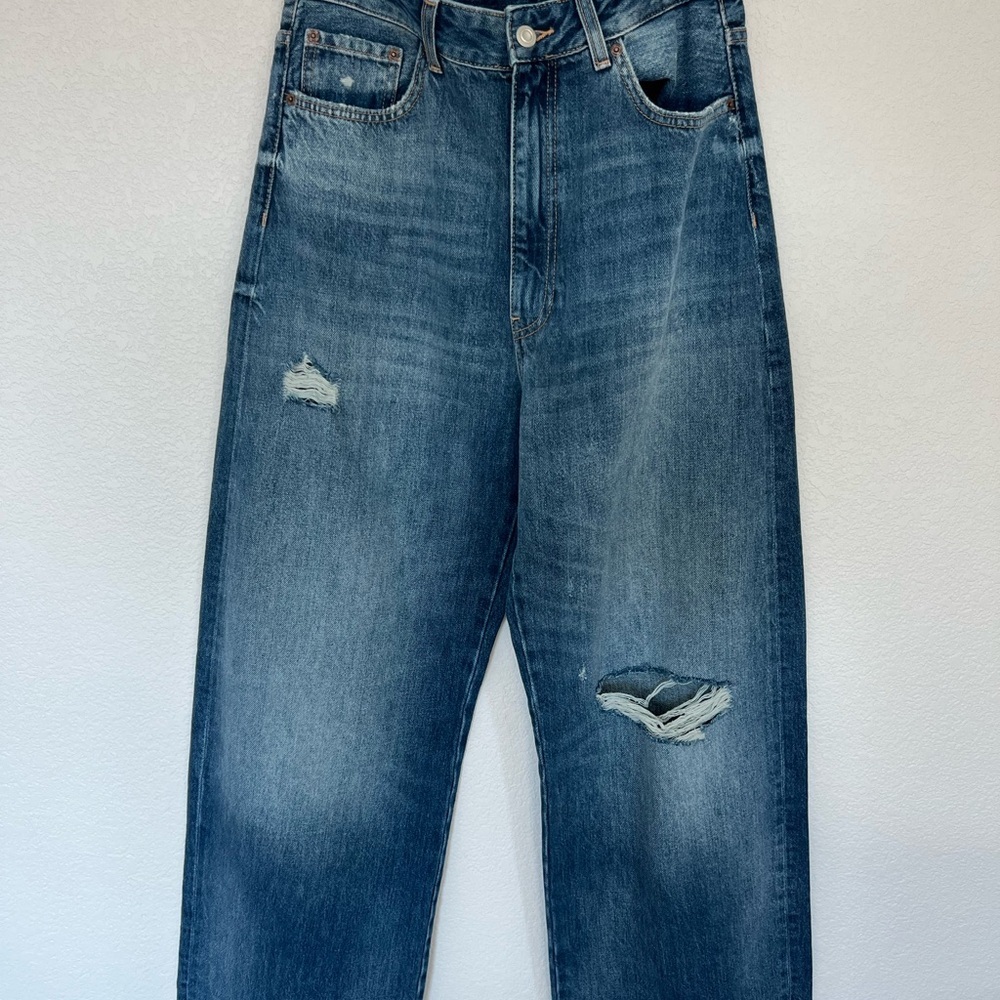 Zara Women's Blue Distressed Boyfriend Jeans. Size 8